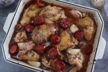 Baked chicken with chouriço on a baking dish